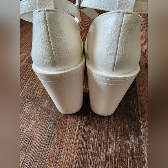 Women's White Platform Heels Size Eight - Picture 3 of 10